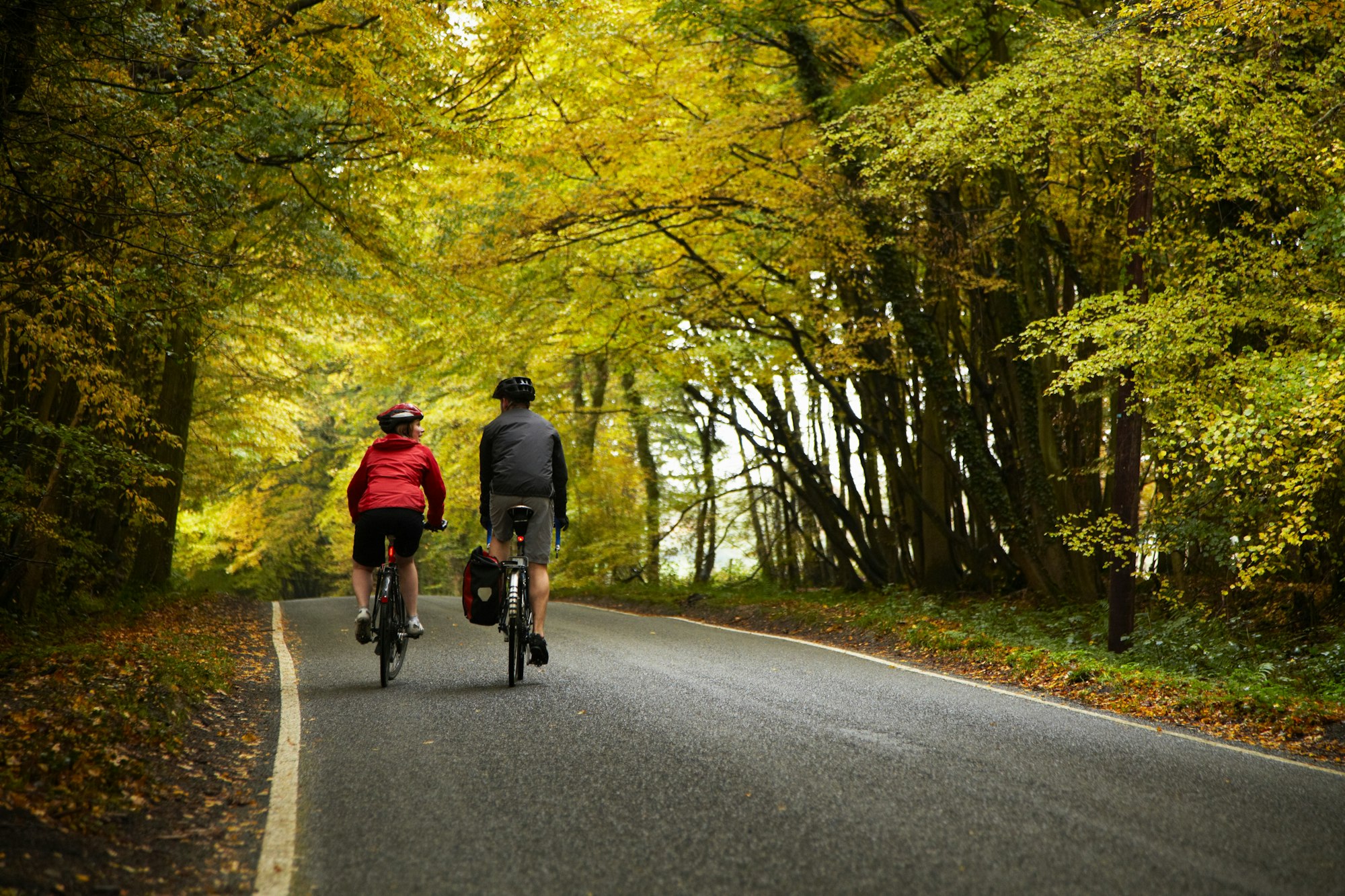 Par cyklar på landsväg